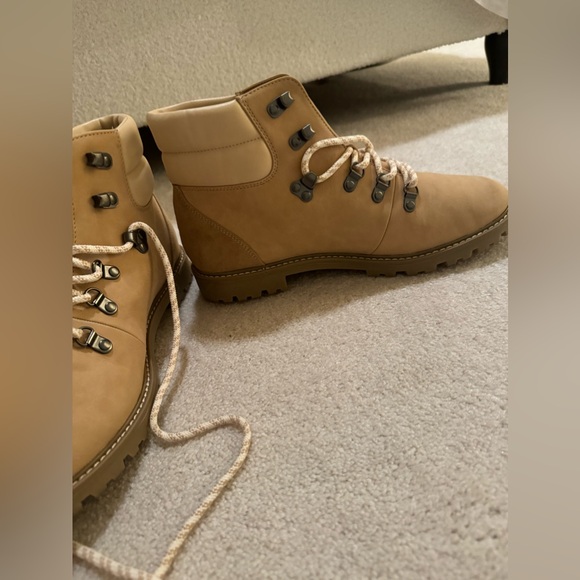 lace up boots - Picture 2 of 3